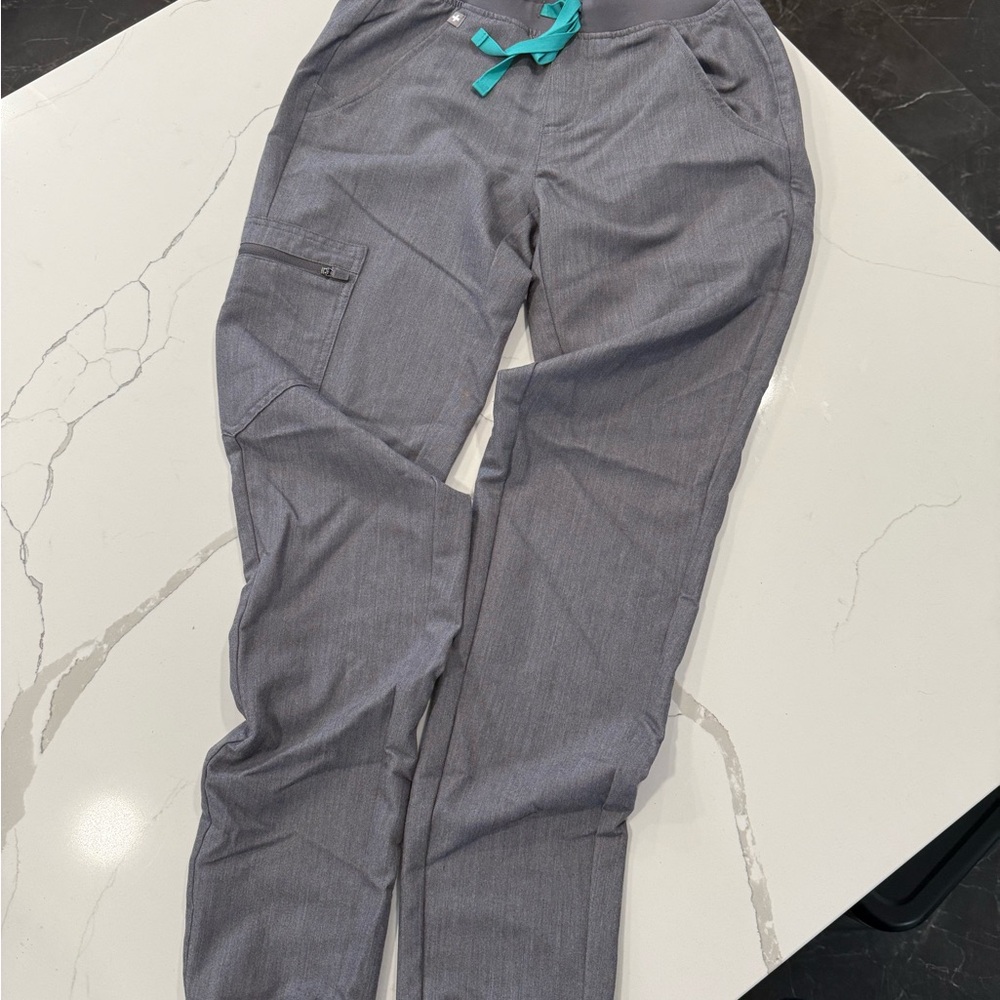 Figs Technical Collection Gray Scrub Set - image 4